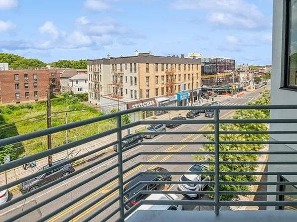 326 Avenue U image 4 of 7