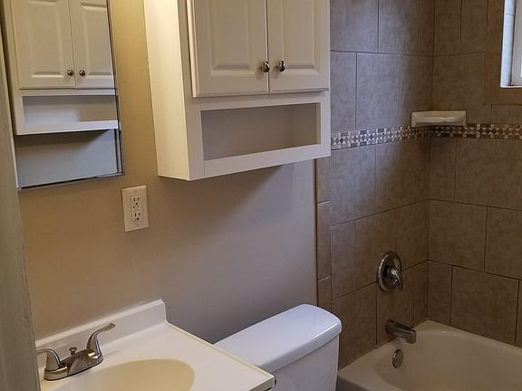 3rd image of 1290 Deeds Ave APT B