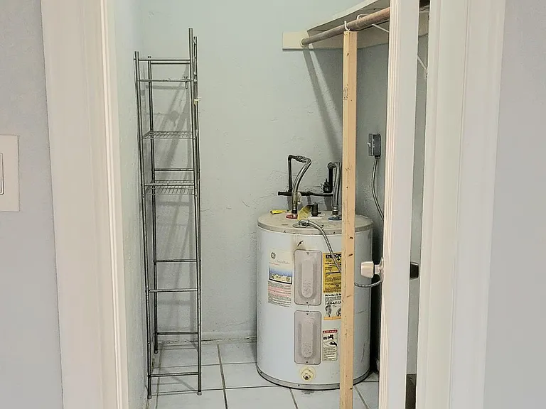 16 NE 20th Ave #6 — Photo 4