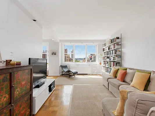 Sold by Sotheby's International Realty | media 30