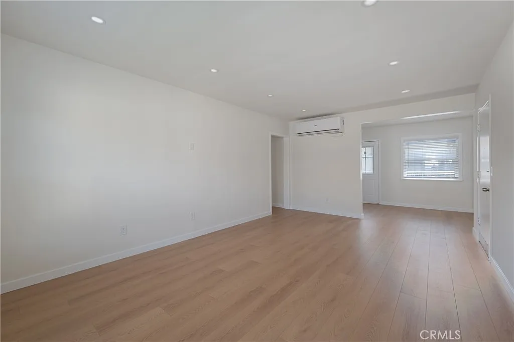 2 bed, 800 sqft, $2,200 — Photo 3