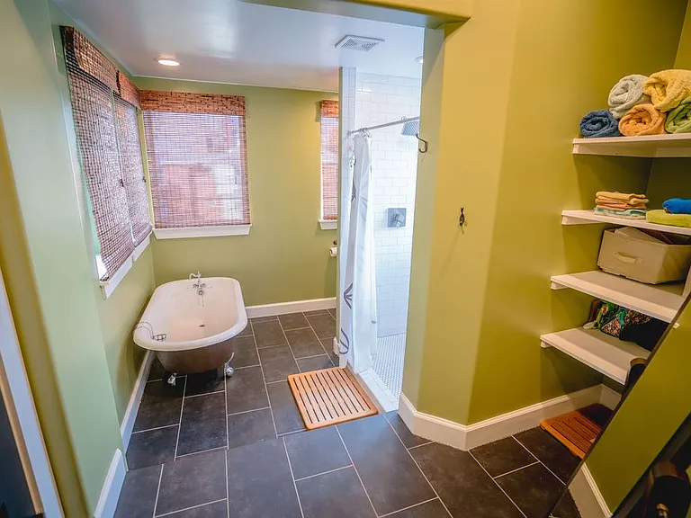 2300 N Vine St — Photo 12