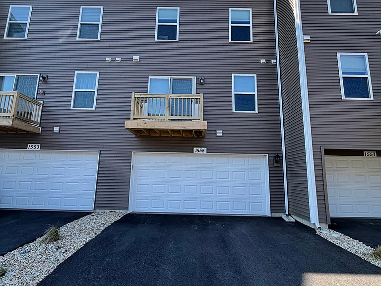 1555 Sequoia Way — Photo 18