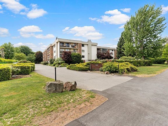 3rd image of 45650 McIntosh Dr #1212