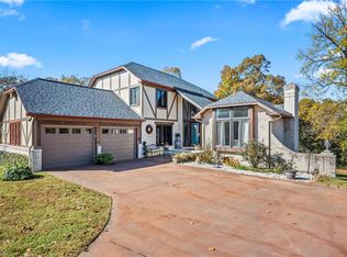 1525 Stout Manor Dr, Yadkinville, NC 27055