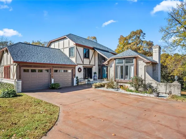 1525 Stout Manor Dr, Yadkinville, NC 27055