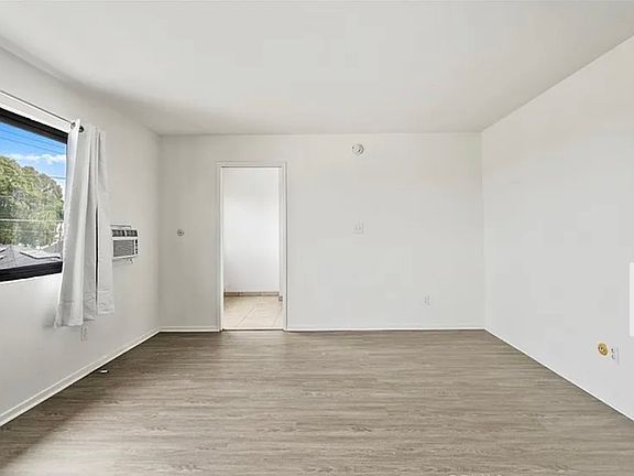 2nd image of 226 N Western Ave APT 3