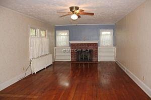 4th image of 209 N Park Dr