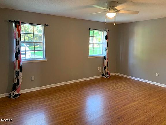 4th image of 12384 Crestview Ct