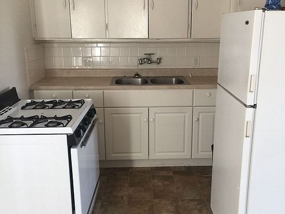 2nd image of 2866 Mission Blvd