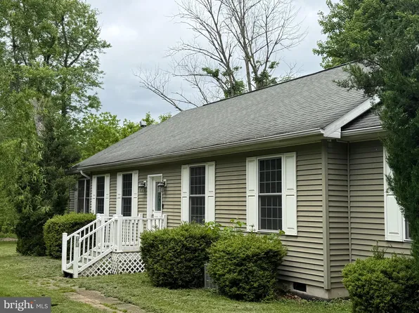 63 Lakeside Dr, Collegeville, PA 19426
