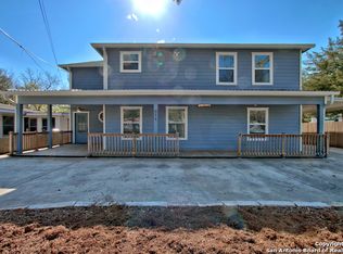 951 College St, Seguin, TX 78155