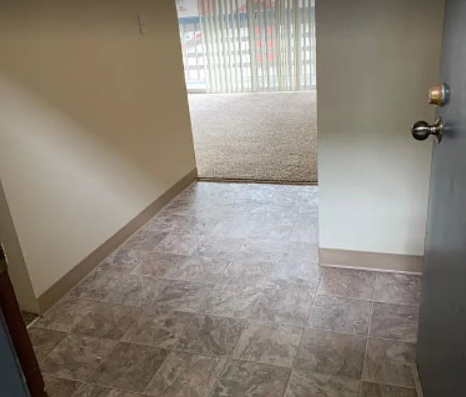 KINGSGATE MEADOWS APTS — Photo 9