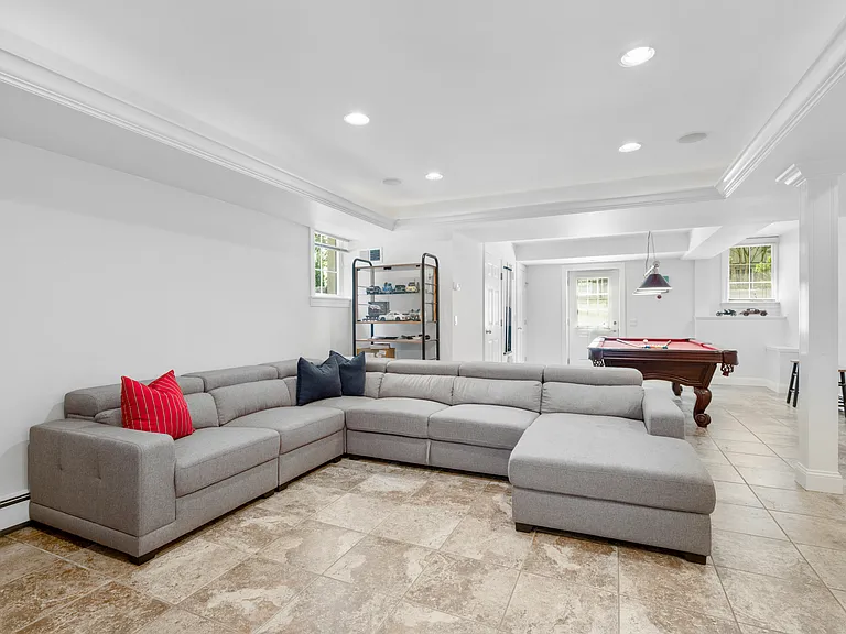 525 Carroll Ave — Photo 27