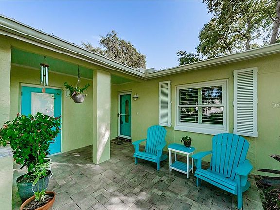3rd image of 212 Hollow Oak Ct