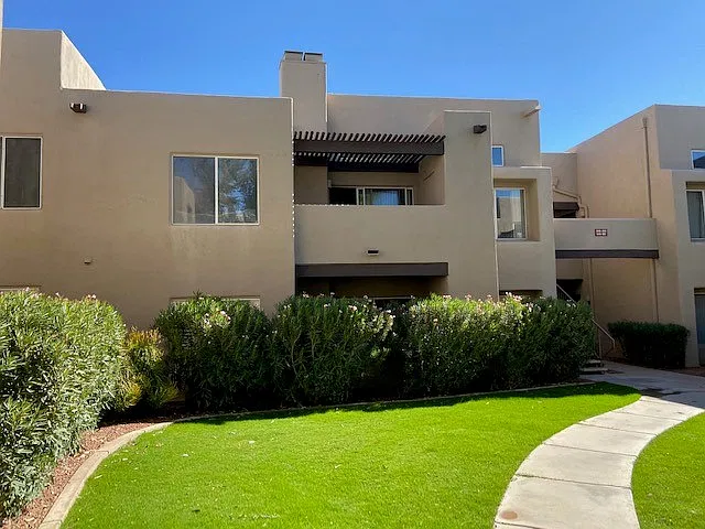 2 bed, 1301 sqft, $2,300 — Photo 2