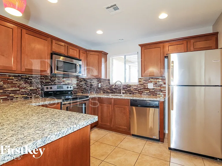 4237 W Brown St — Photo 4