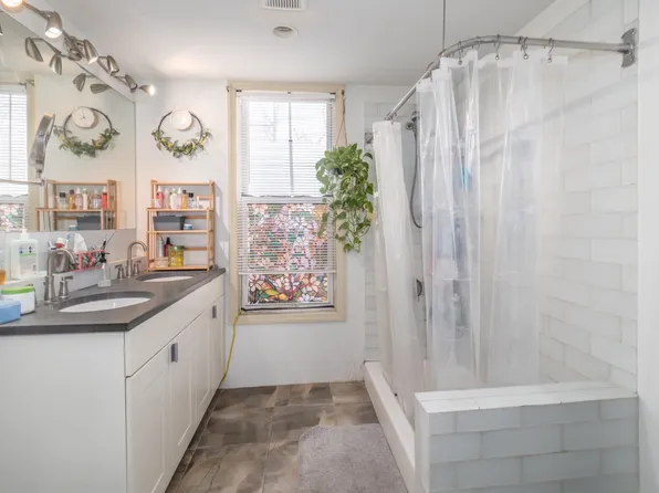 225 Pine Street image 6 of 11