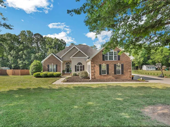 95 Live Oak Dr, Louisburg, NC 27549