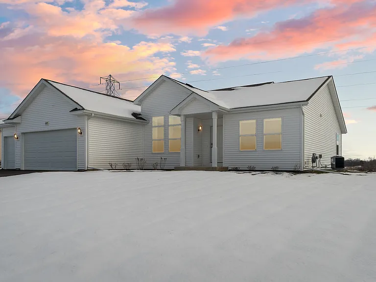 2655 Claremont Dr — Photo 1