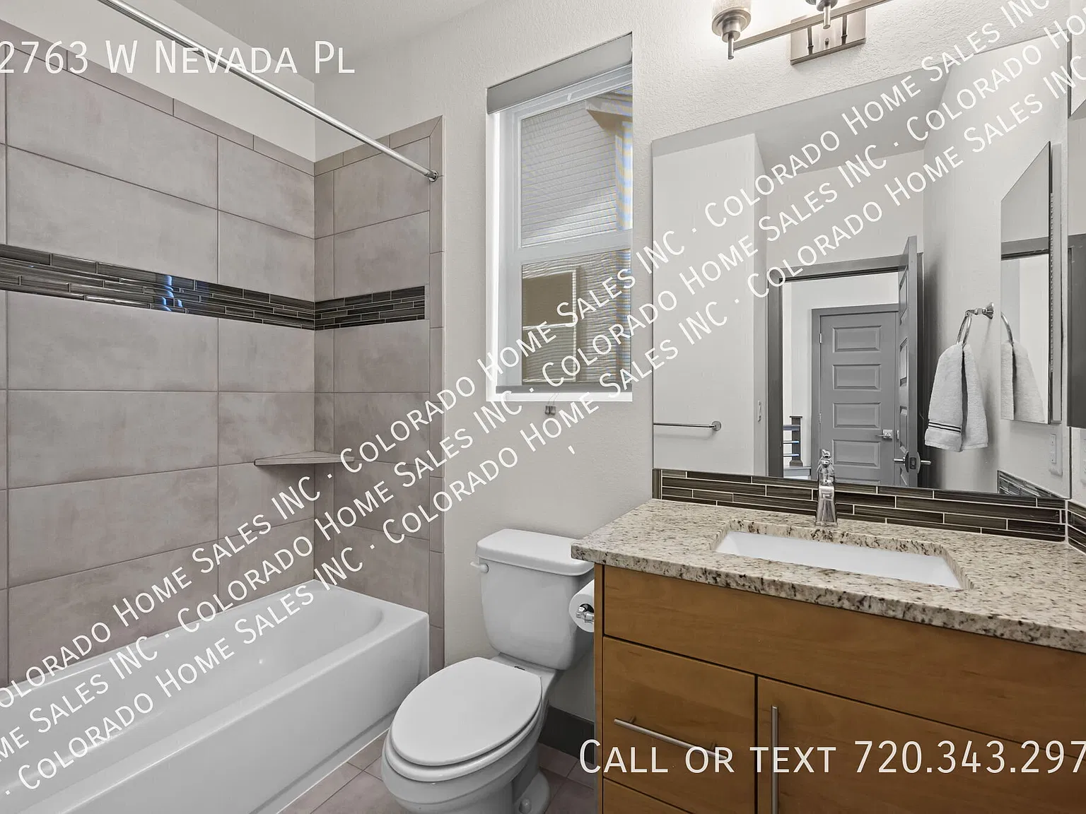 Immaculate 3 bed, 3 bath townhome with attached 2 car garage. — Photo 4