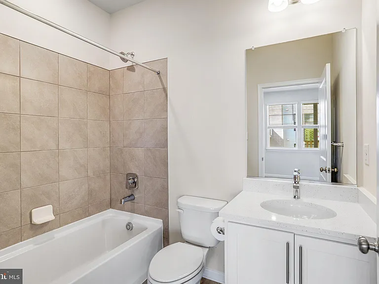 385 Ensemble Way — Photo 35