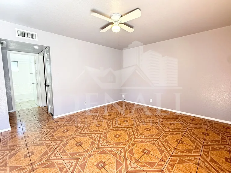 624 E Marilyn Ave #1 — Photo 2