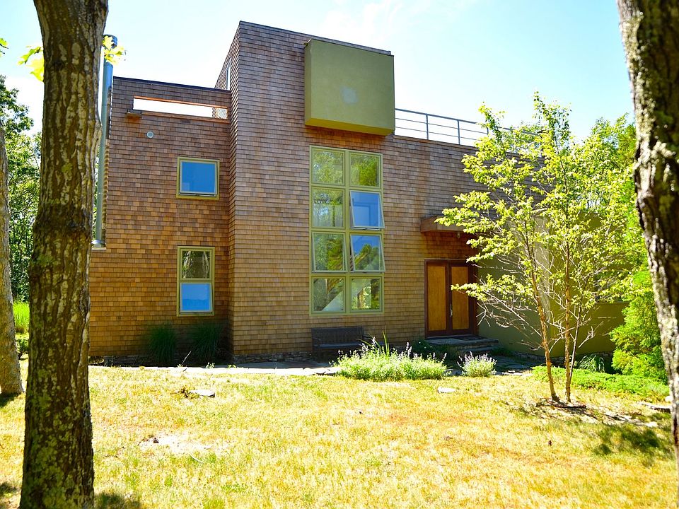 1st image of 10 Woody Ct