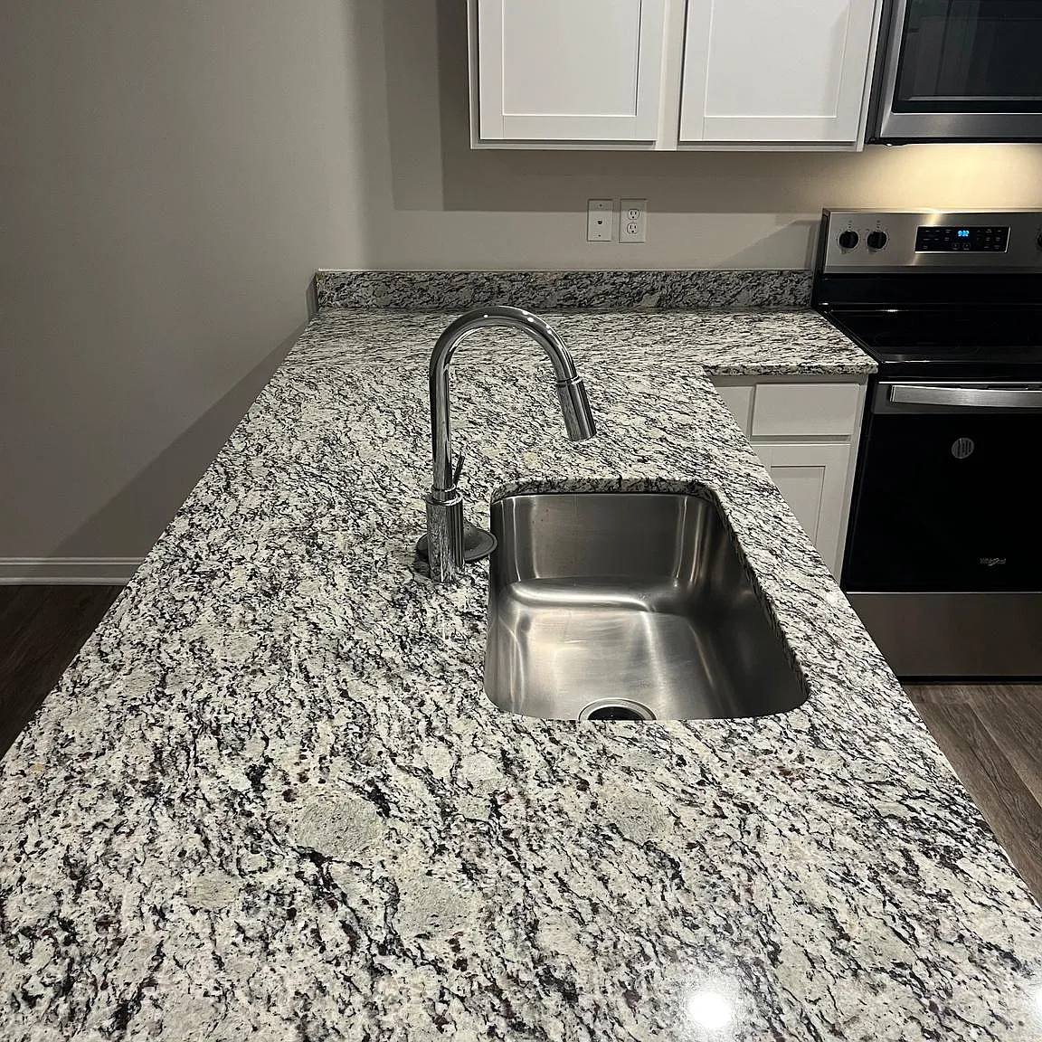 3 bed, 2.5 bath, 1500 sqft, $1,800 — Photo 2
