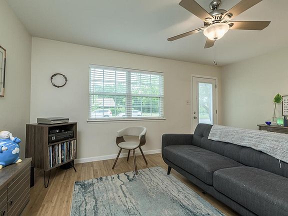 3rd image of 803 Emerald Wood Dr