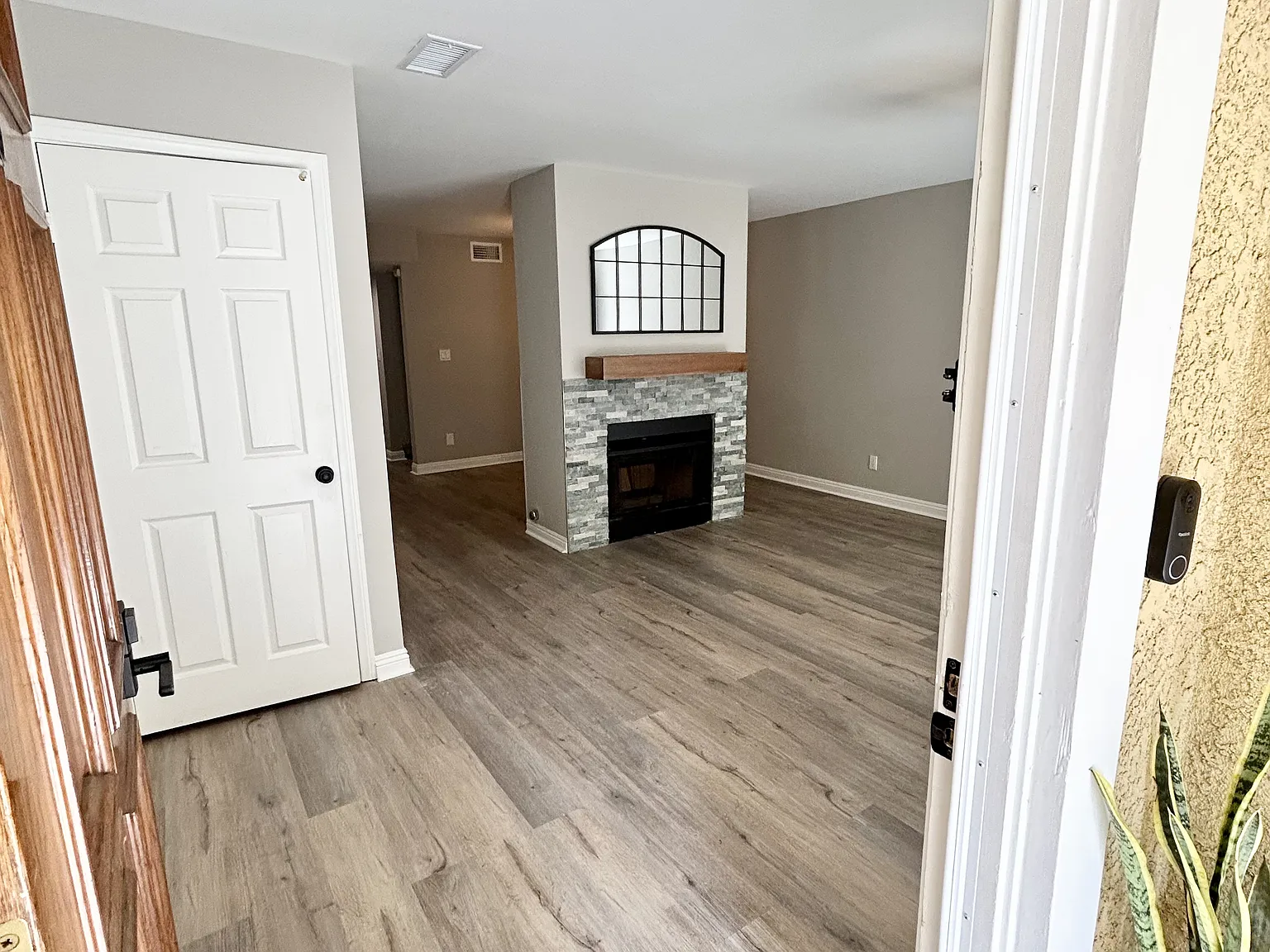 2 bed, 2.5 bath, 1260 sqft, $3,600 — Photo 2
