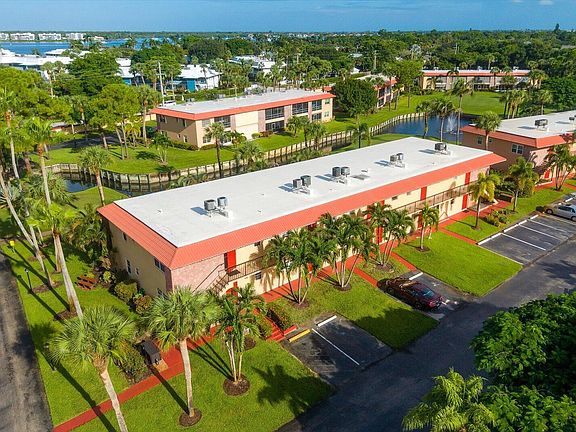 2nd image of 1917 SW Palm City Road