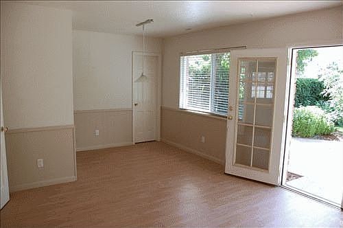 Family Room w/ Breakfast area