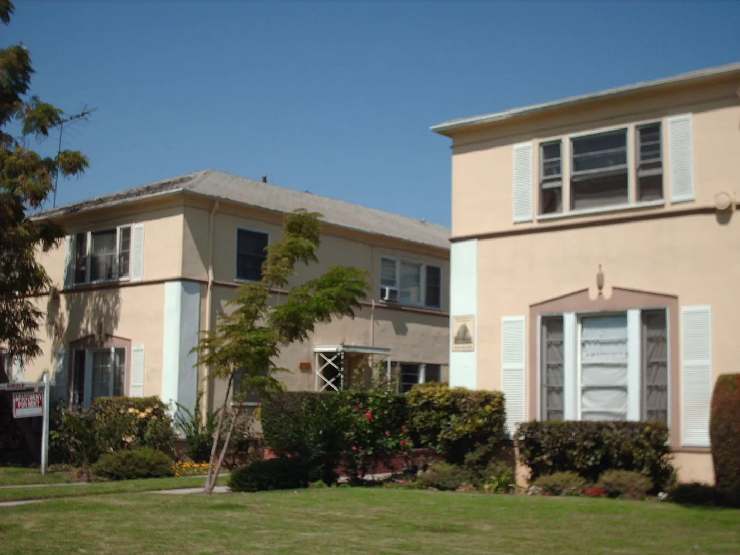 Adams Apartments... Beautiful Studio Apartment Available! Call Now! — Photo 2