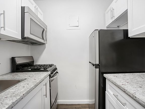 4th image of 155 E 34th St APT 6V