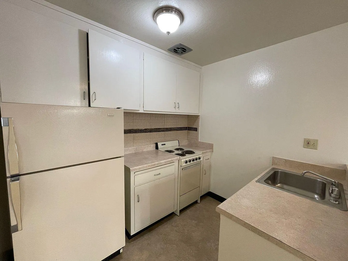 443 Lee St — Photo 1