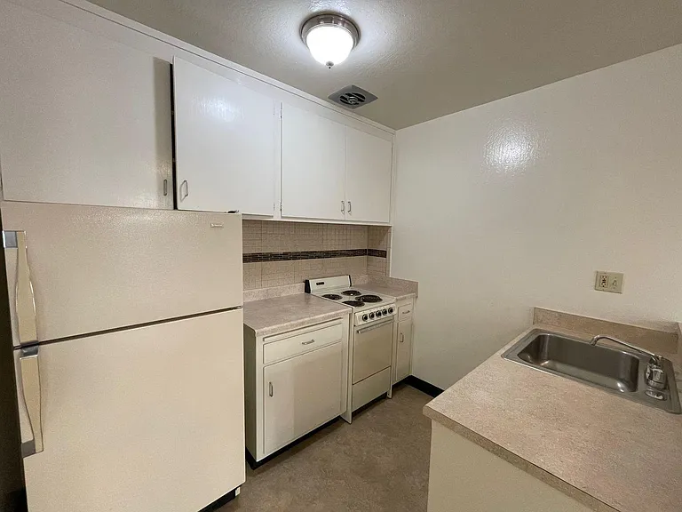 443 Lee St — Photo 1