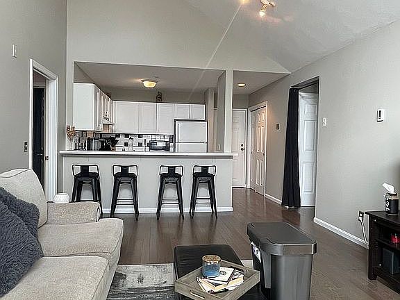 2nd image of 200 Woodlawn Ave APT 302