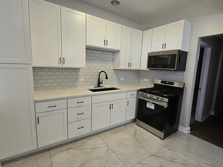 4749 S Prairie Ave #2 — Photo 7