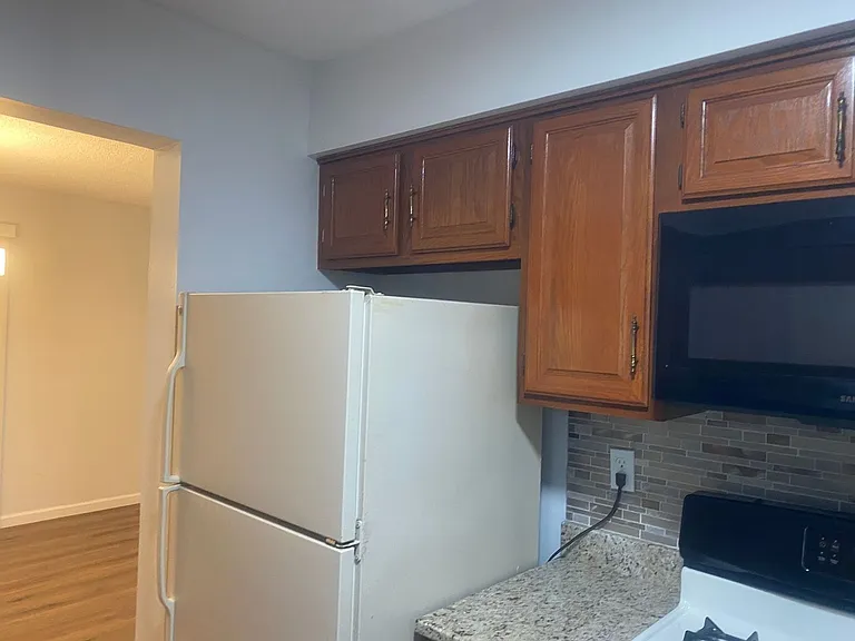 138 Hampshire Dr — Photo 6