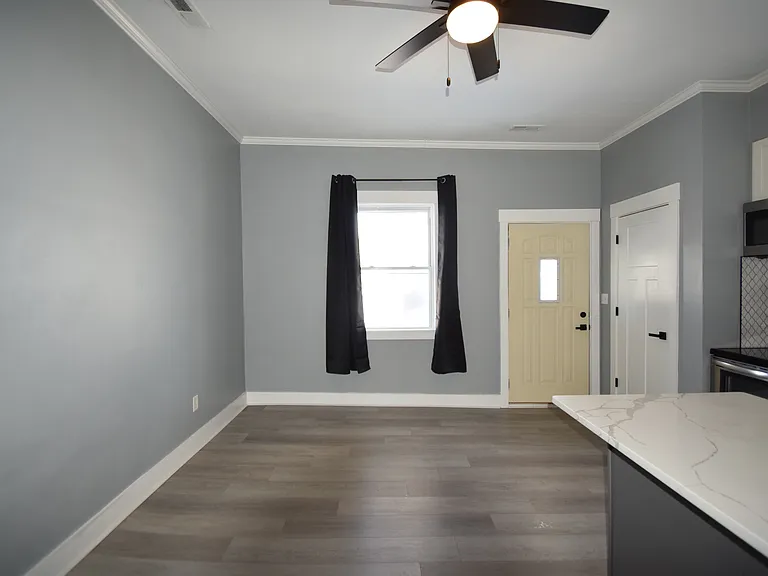 102 S Greenwood St #B — Photo 14