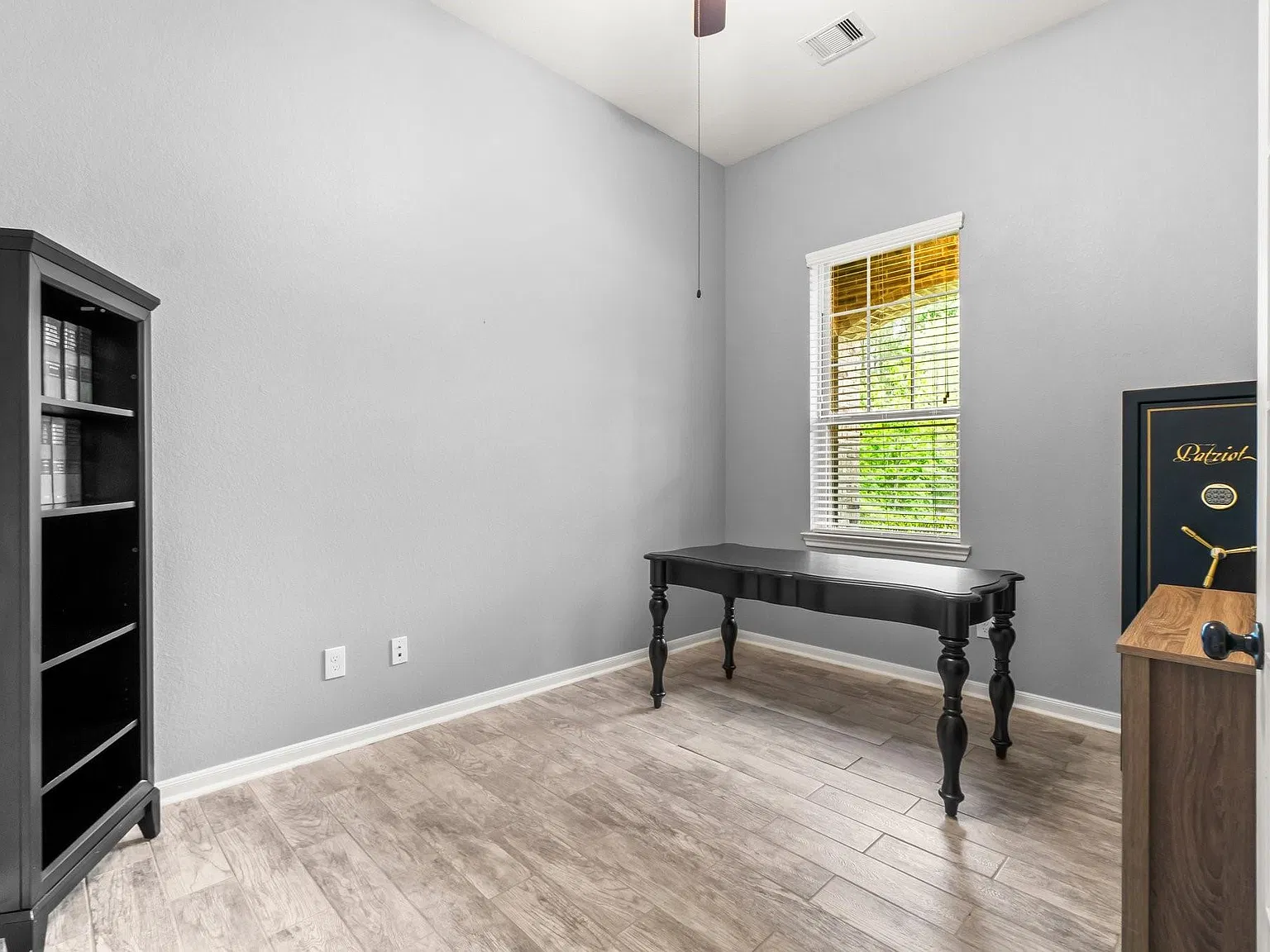 3 bed, 3.0 bath, 2086 sqft, $2,475 — Photo 3