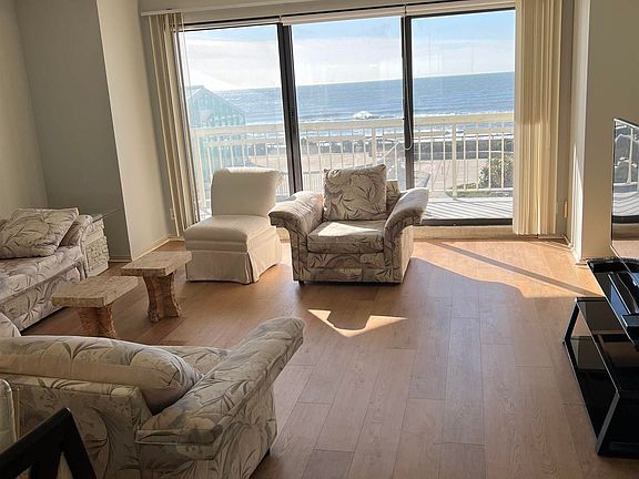4th image of 3101 Boardwalk #704-2