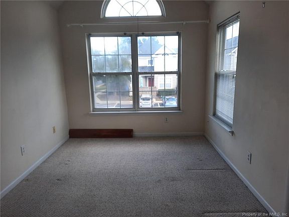 3rd image of 904 Queens Way