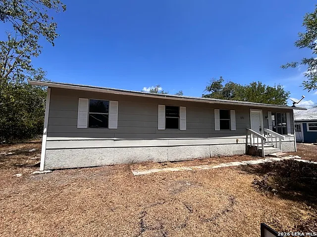 4 bed, 2.0 bath, 1176 sqft, $1,500 — Photo 1