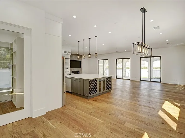 5520 Woodlake Ave — Photo 13