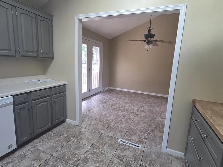 4801 Westport Dr — Photo 9