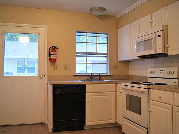 5th image of 274 Kingston Ct