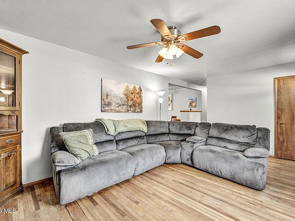 4th image of 3811 Hoffman Dr