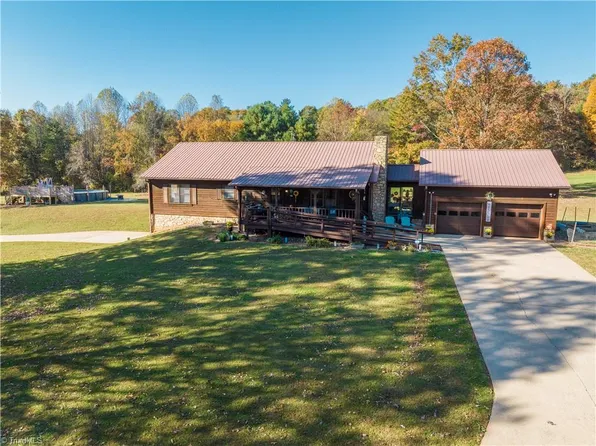 242 W Tate Dr, Traphill, NC 28683